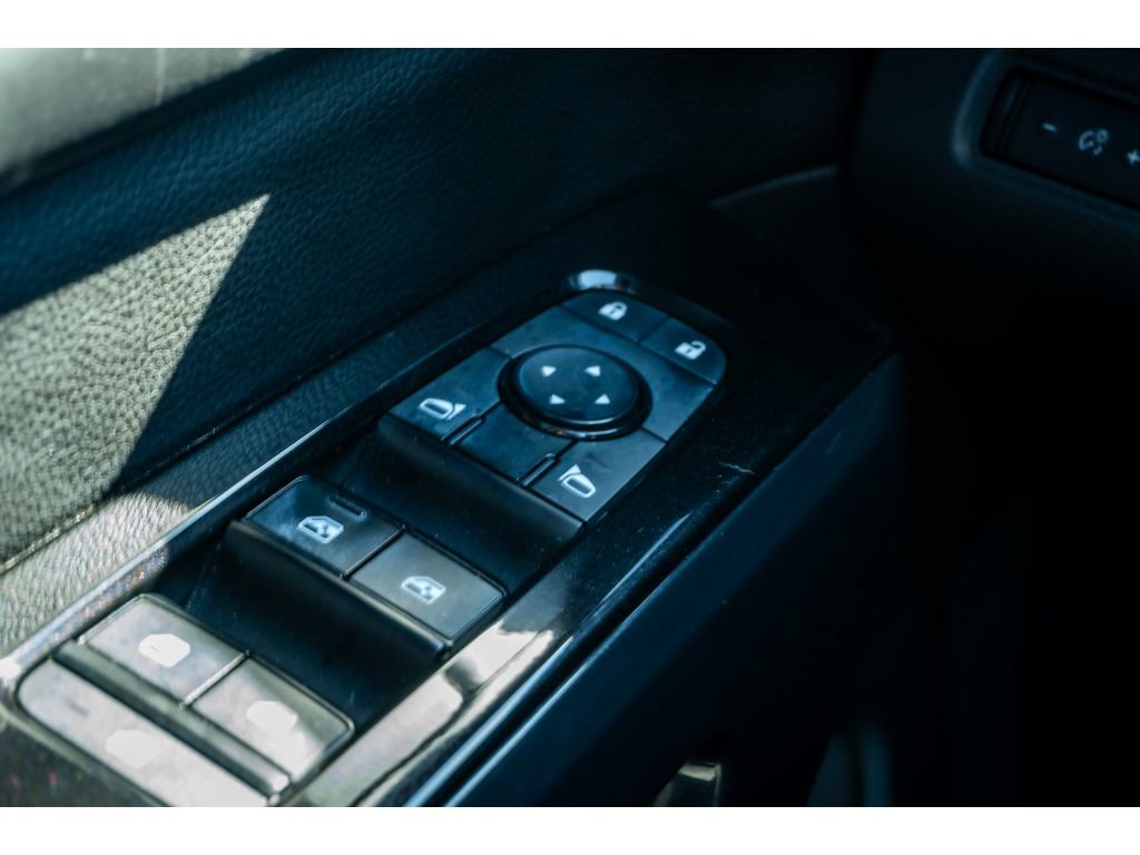 Used 2022 Nissan Pathfinder SV w/ SV Premium Package image 28