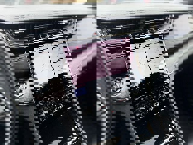 Used 2022 Jeep Grand Cherokee Overland w/ Luxury Tech Group IV image 21