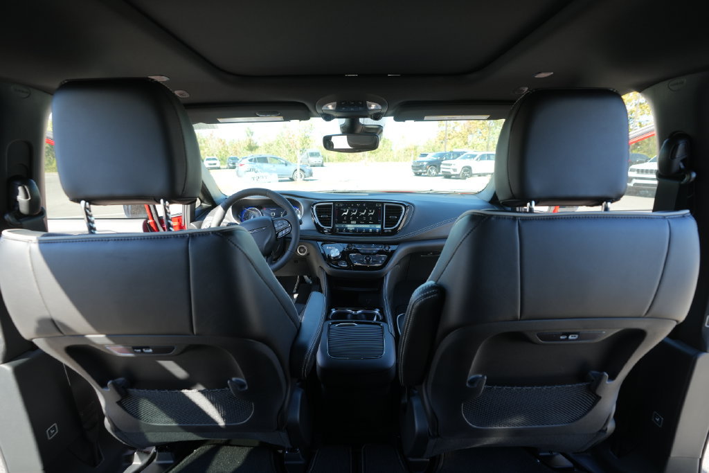 New 2027 Chrysler Pacifica Limited FWD image 22