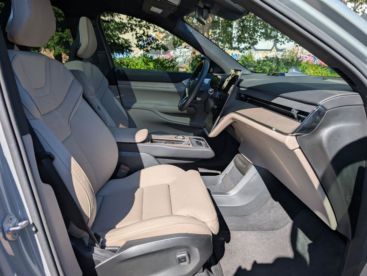 Used 2025 Volvo EX90 Ultra AWD/4WD image 19