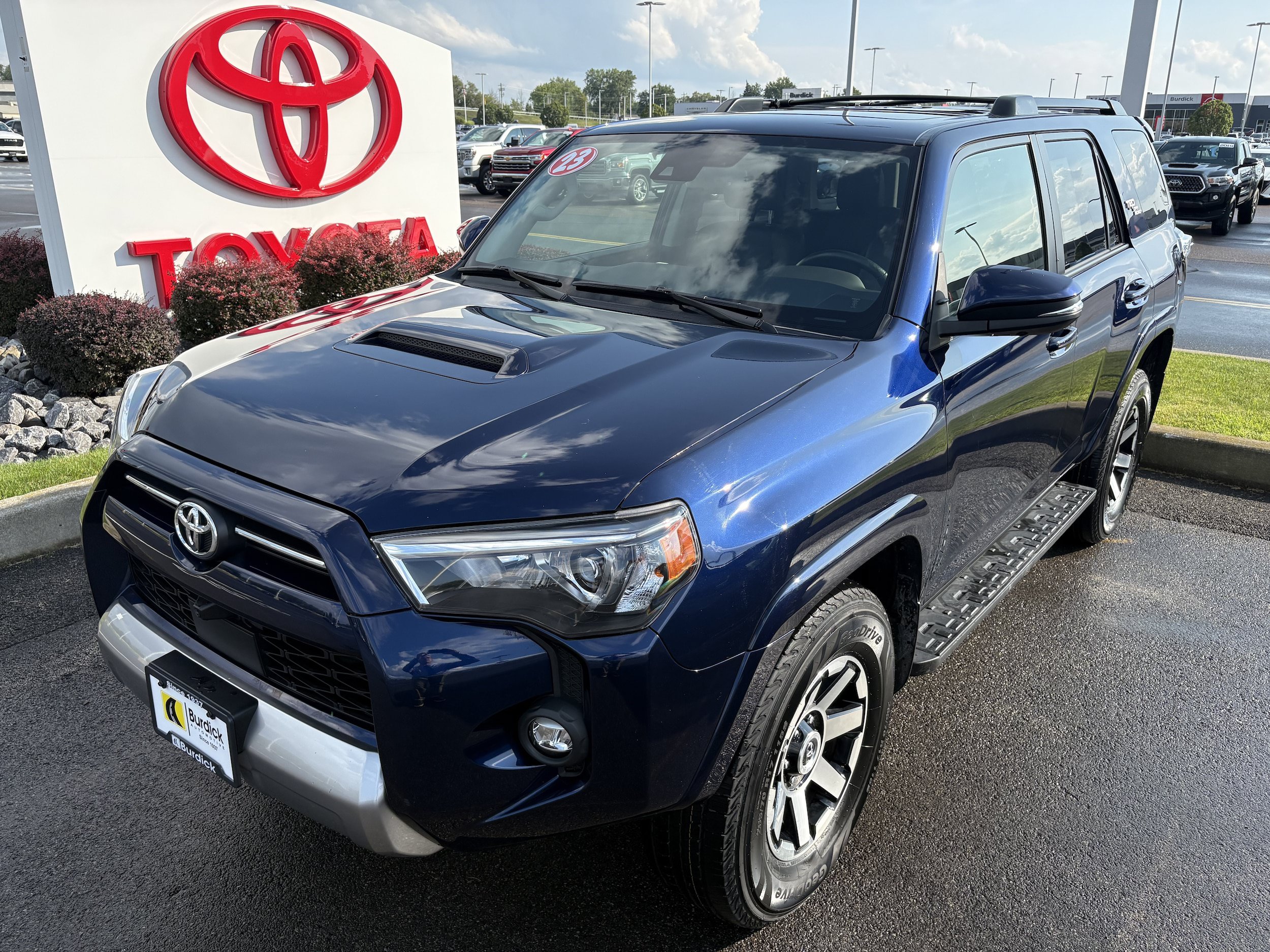 Used 2023 Toyota 4Runner TRD Off-Road Premium w/ Off Road Premium Plus Package AWD/4WD image 10