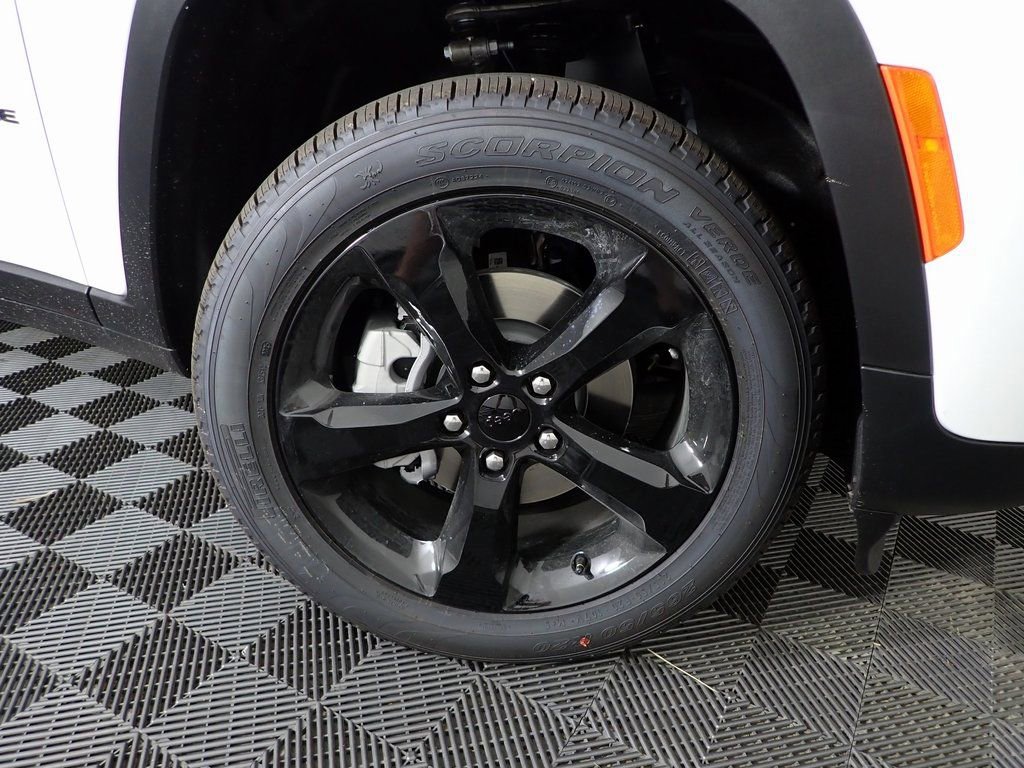 New 2025 Jeep Grand Cherokee Limited w/ Black Appearance Package image 42