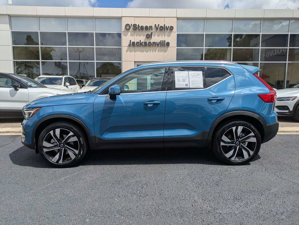 Used 2023 Volvo XC40 B5 Plus w/ Protection Package Premier image 3