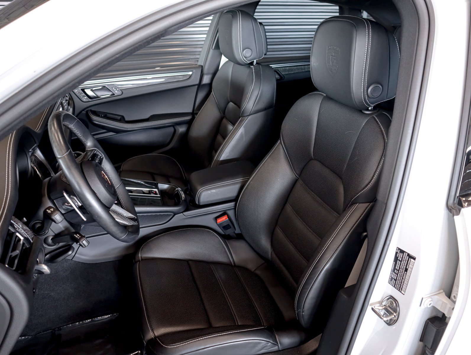 Certified 2025 Porsche Macan GTS AWD/4WD image 5