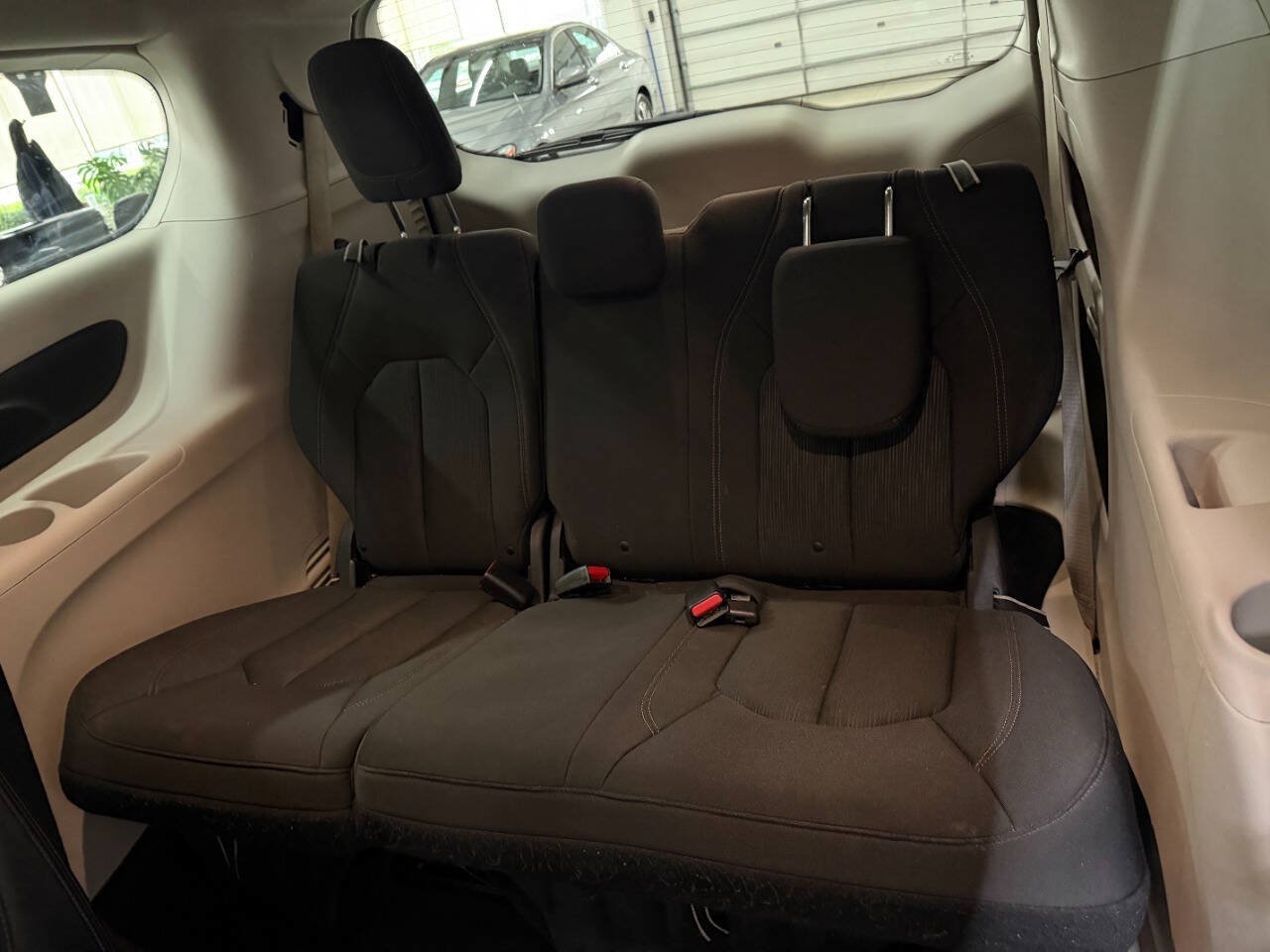 Used 2020 Chrysler Pacifica Touring w/ Advanced Safetytec Group FWD image 13