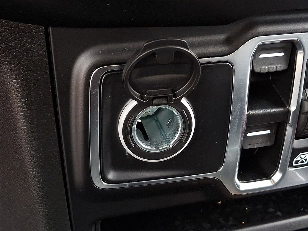 Used 2022 Jeep Wrangler Unlimited Sahara w/ Cold Weather Group image 26