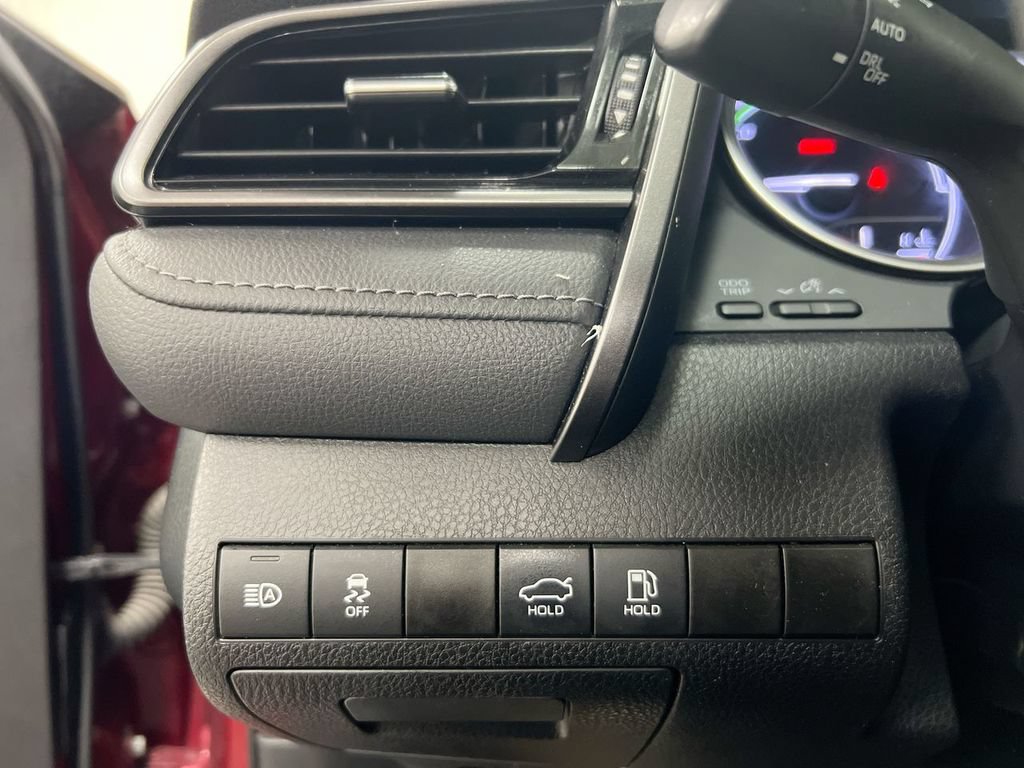Used 2021 Toyota Camry LE FWD image 18