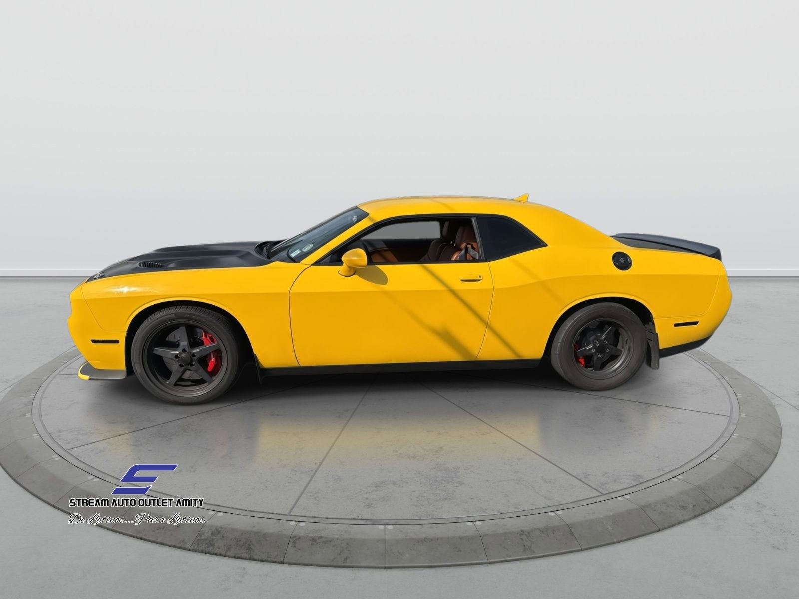 Used 2017 Dodge Challenger SRT Hellcat image 4