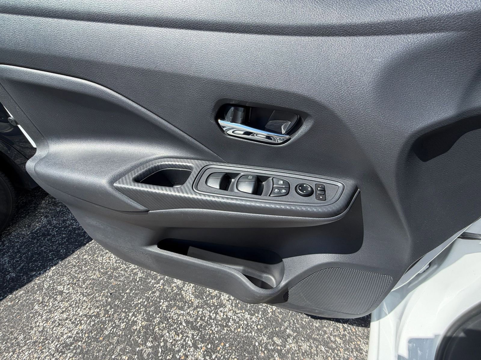 Used 2025 Nissan Versa SV image 18