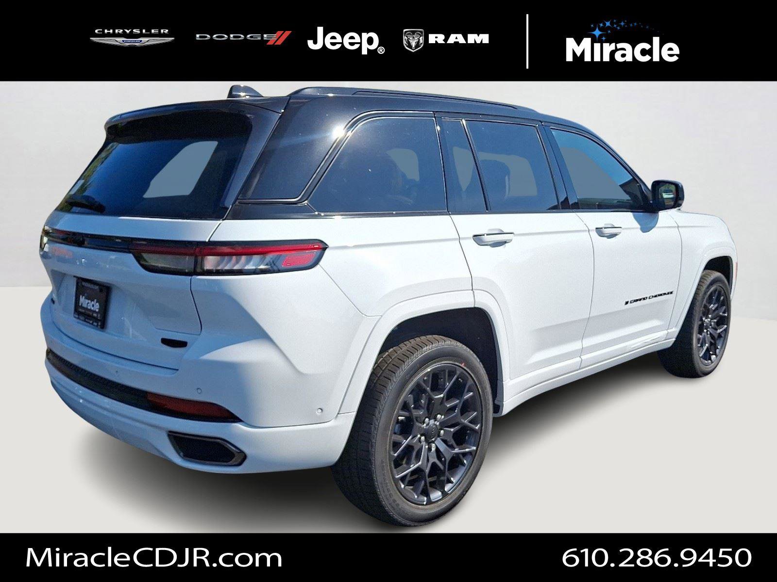 New 2025 Jeep Grand Cherokee Summit image 4