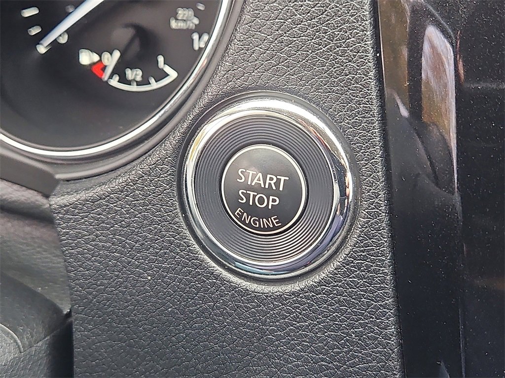 Used 2018 Nissan Rogue SV image 10