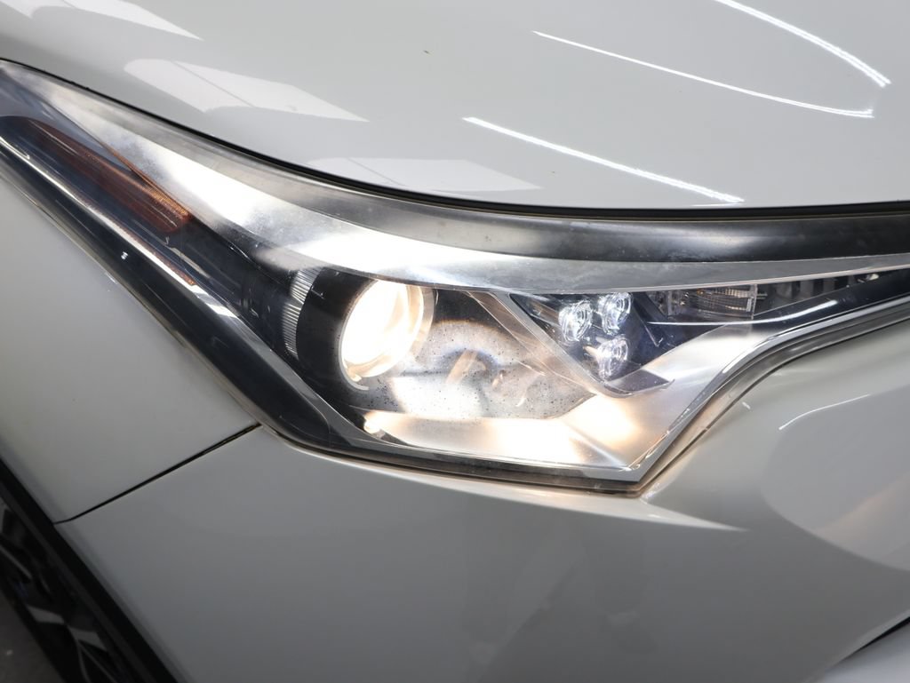 Used 2019 Toyota C-HR XLE FWD image 27