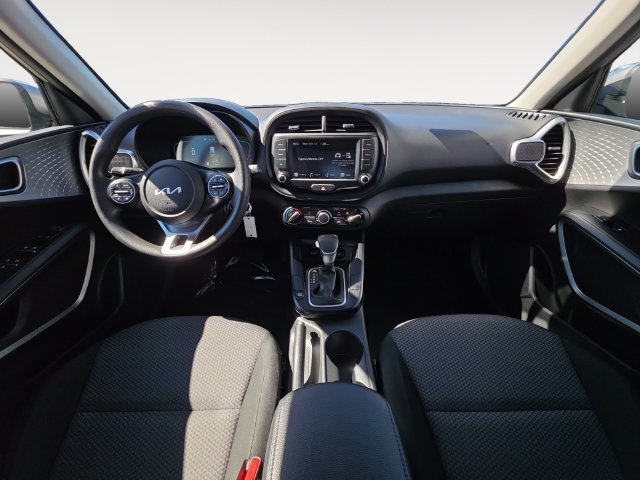 Used 2024 Kia Soul LX w/ LX Technology Package FWD image 10