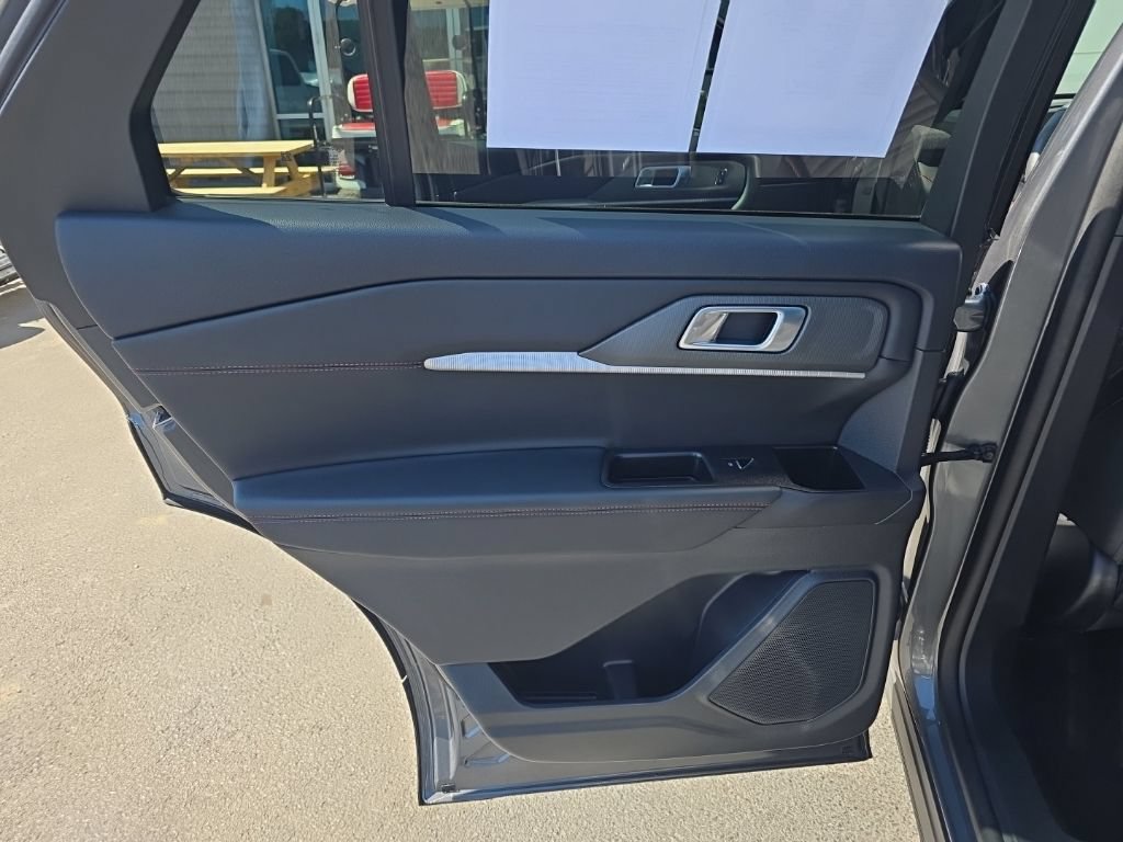 Used 2025 Ford Explorer ST-Line AWD/4WD image 28
