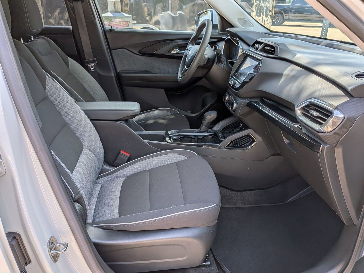 Certified 2023 Chevrolet TrailBlazer LT w/ Convenience Package FWD image 25