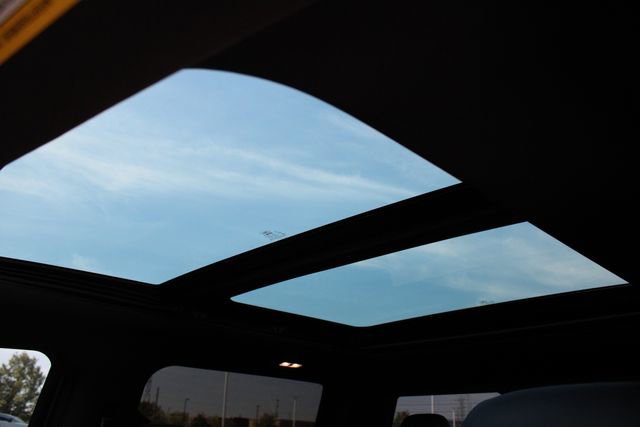 Used 2016 Ford F150 Platinum w/ Equipment Group 701A Luxury image 5