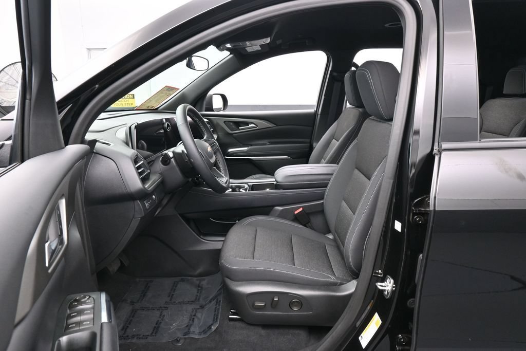 Used 2026 Chevrolet Traverse LT FWD image 11