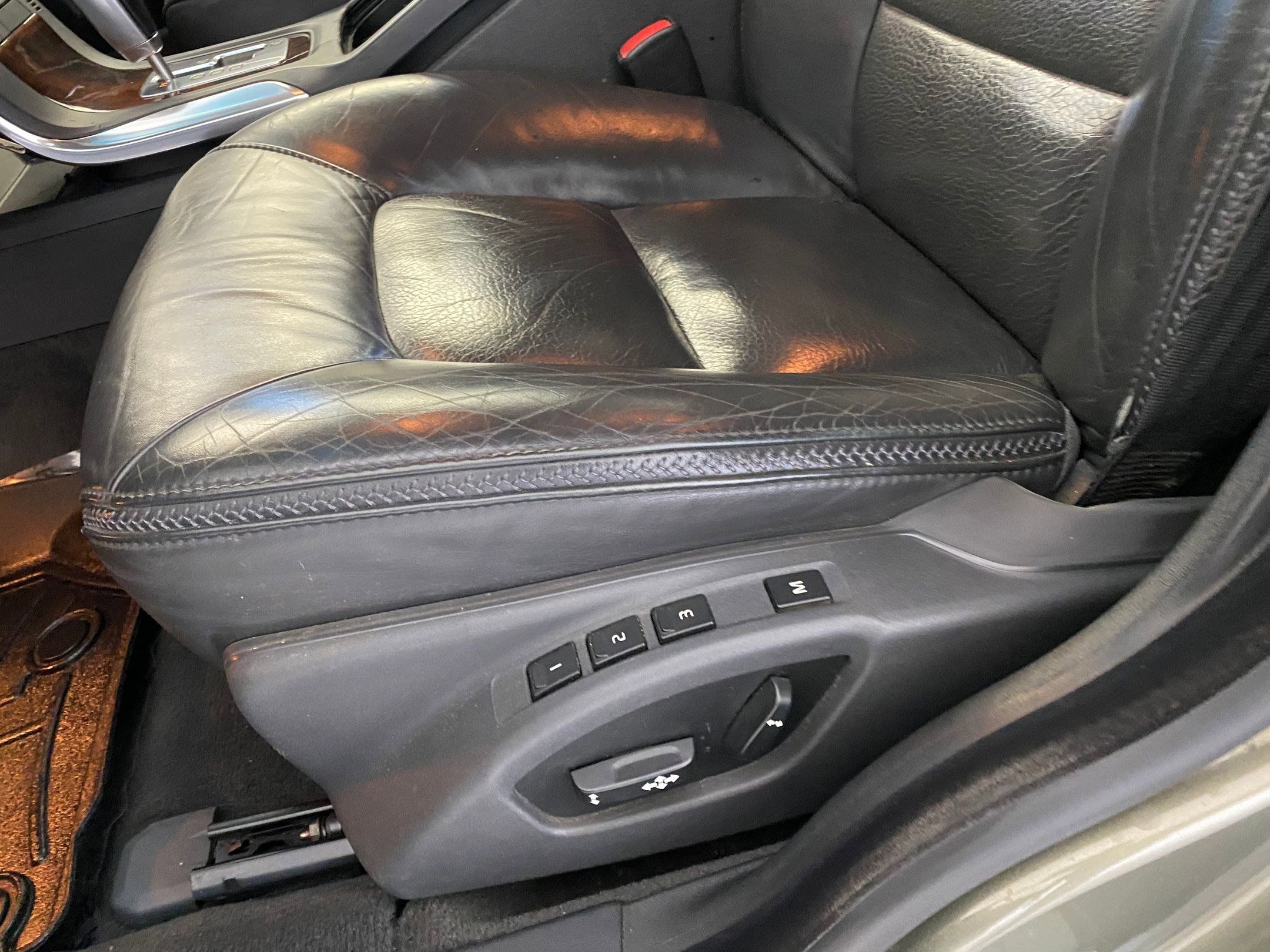 Used 2011 Volvo XC70 3.2 image 12