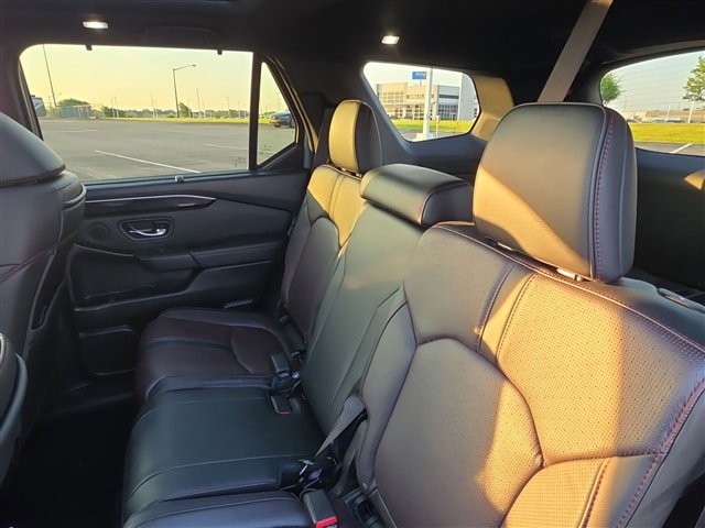Used 2025 Honda Pilot Black Edition image 24