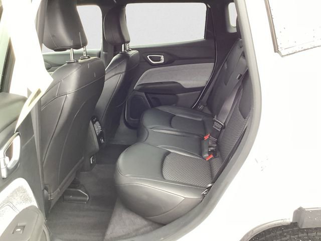 Used 2025 Jeep Compass Latitude image 13