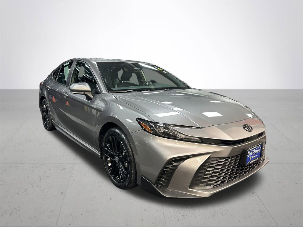 Used 2025 Toyota Camry SE image 6