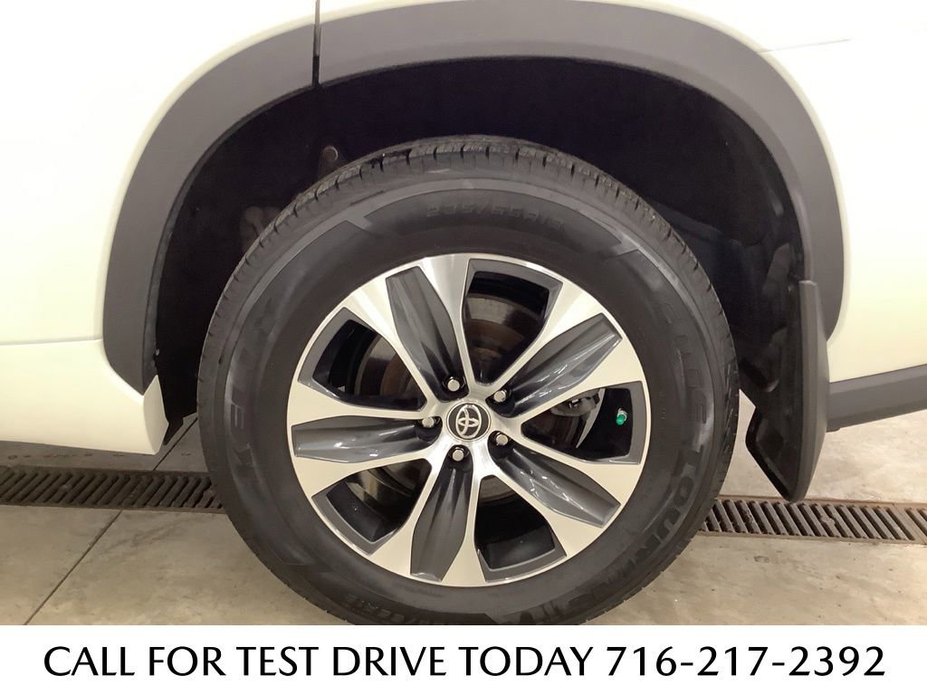 Used 2021 Toyota Highlander XLE AWD/4WD image 21