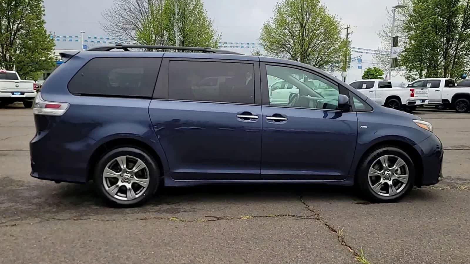 Used 2019 Toyota Sienna SE w/ SE Preferred Package AWD/4WD image 9