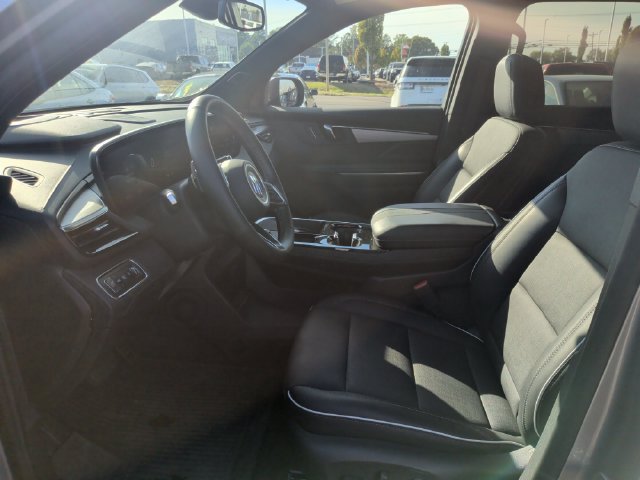 Used 2025 Buick Enclave Preferred w/ Power Package FWD image 12