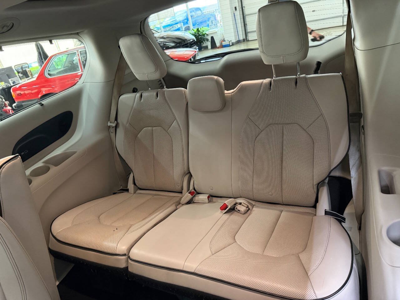 Used 2017 Chrysler Pacifica Platinum FWD image 13