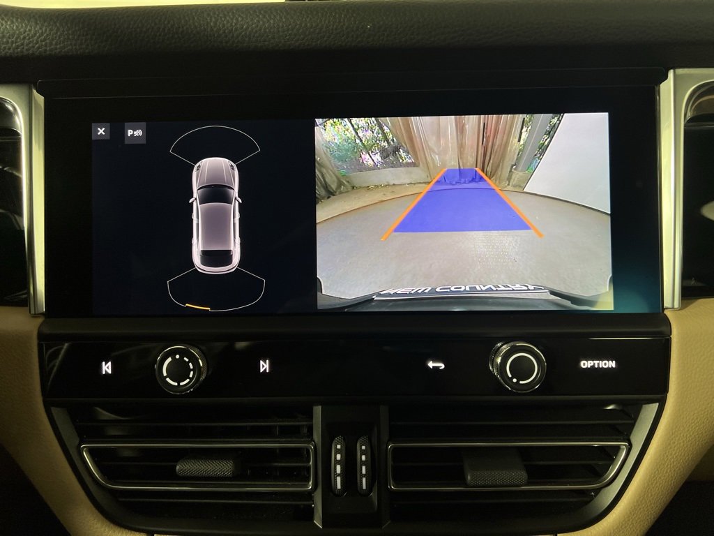 Certified 2025 Porsche Macan image 33