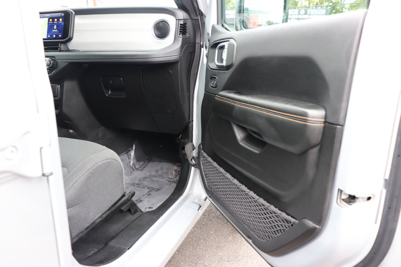 Used 2024 Jeep Wrangler Sahara image 15