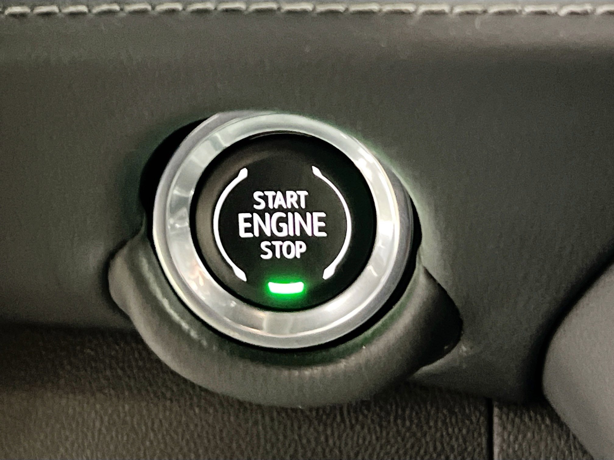 Used 2025 Chevrolet Suburban Z71 image 24