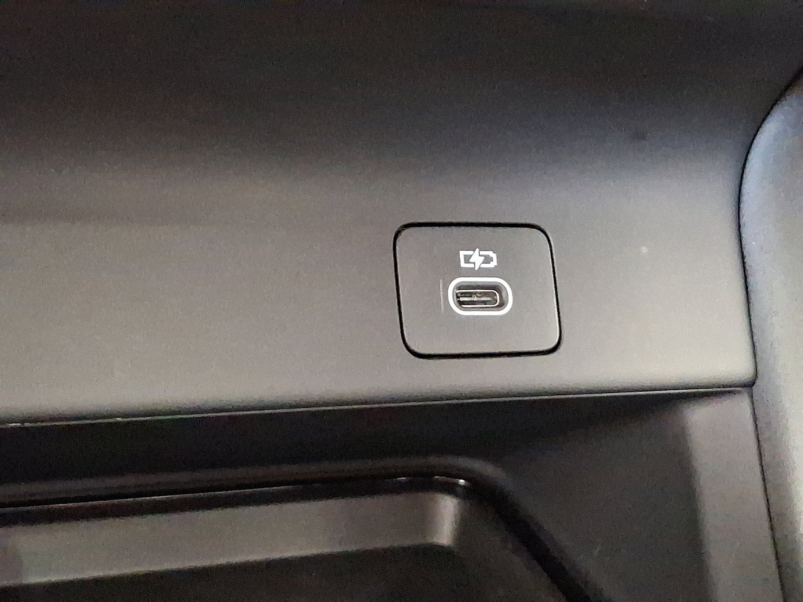 Certified 2025 Land Rover Discovery Sport S image 25