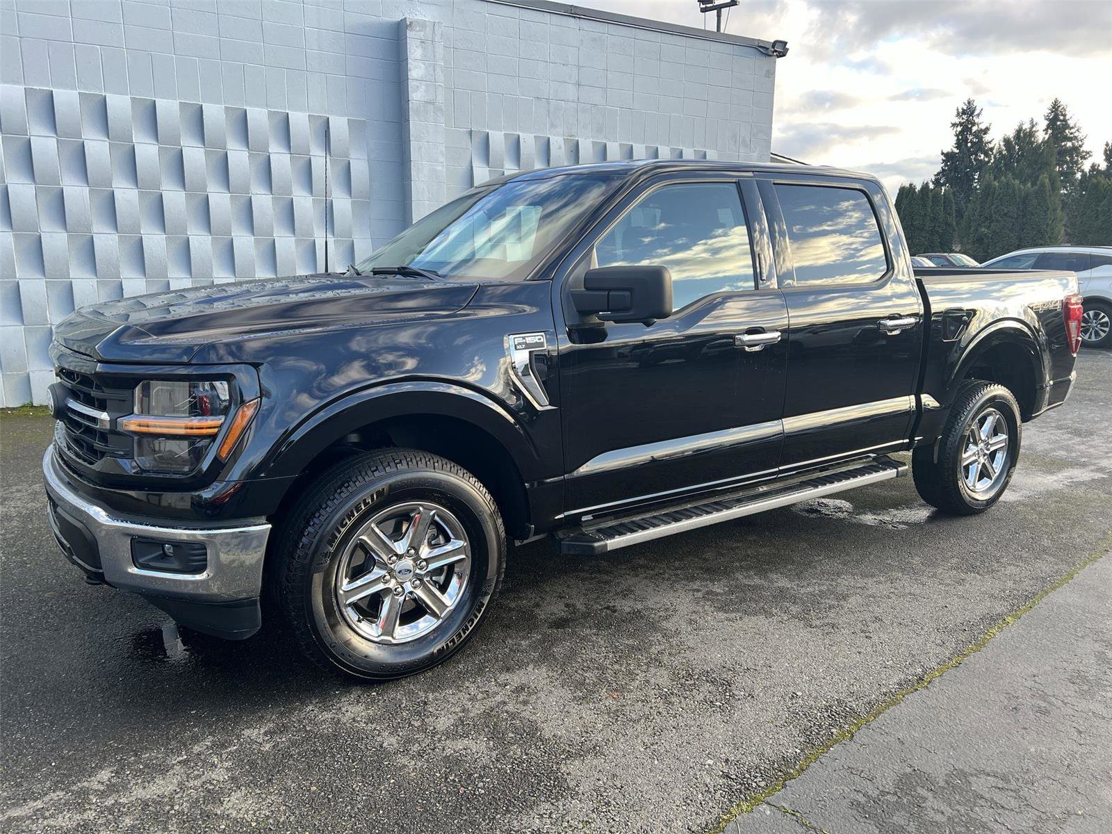 Used 2024 Ford F150 XLT image 2