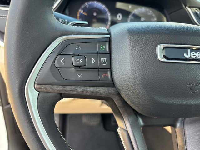 Used 2024 Jeep Grand Cherokee Limited w/ Black Appearance Package image 18