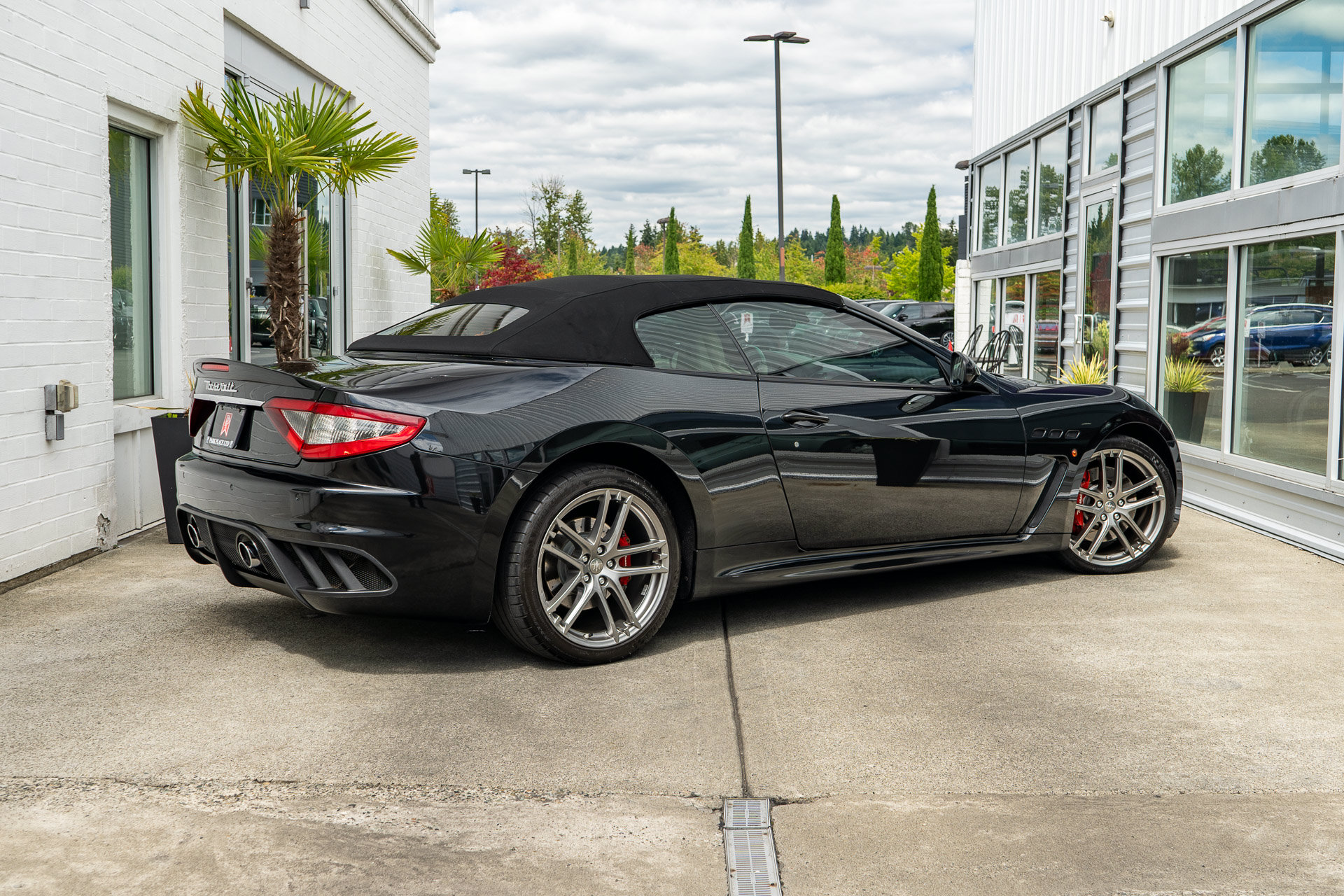 Used 2013 Maserati GranTurismo Sport RWD image 9