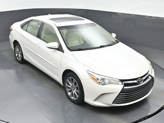 Used 2017 Toyota Camry XLE w/ Moonroof Package FWD image 35