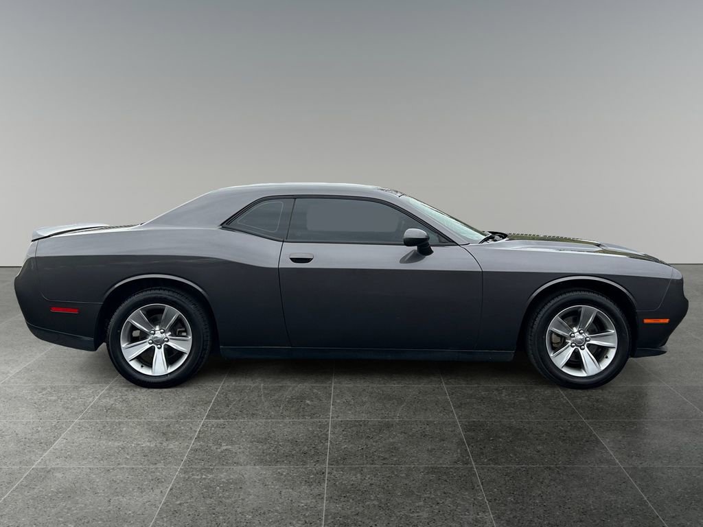 Used 2021 Dodge Challenger SXT w/ Driver Convenience Group RWD image 10