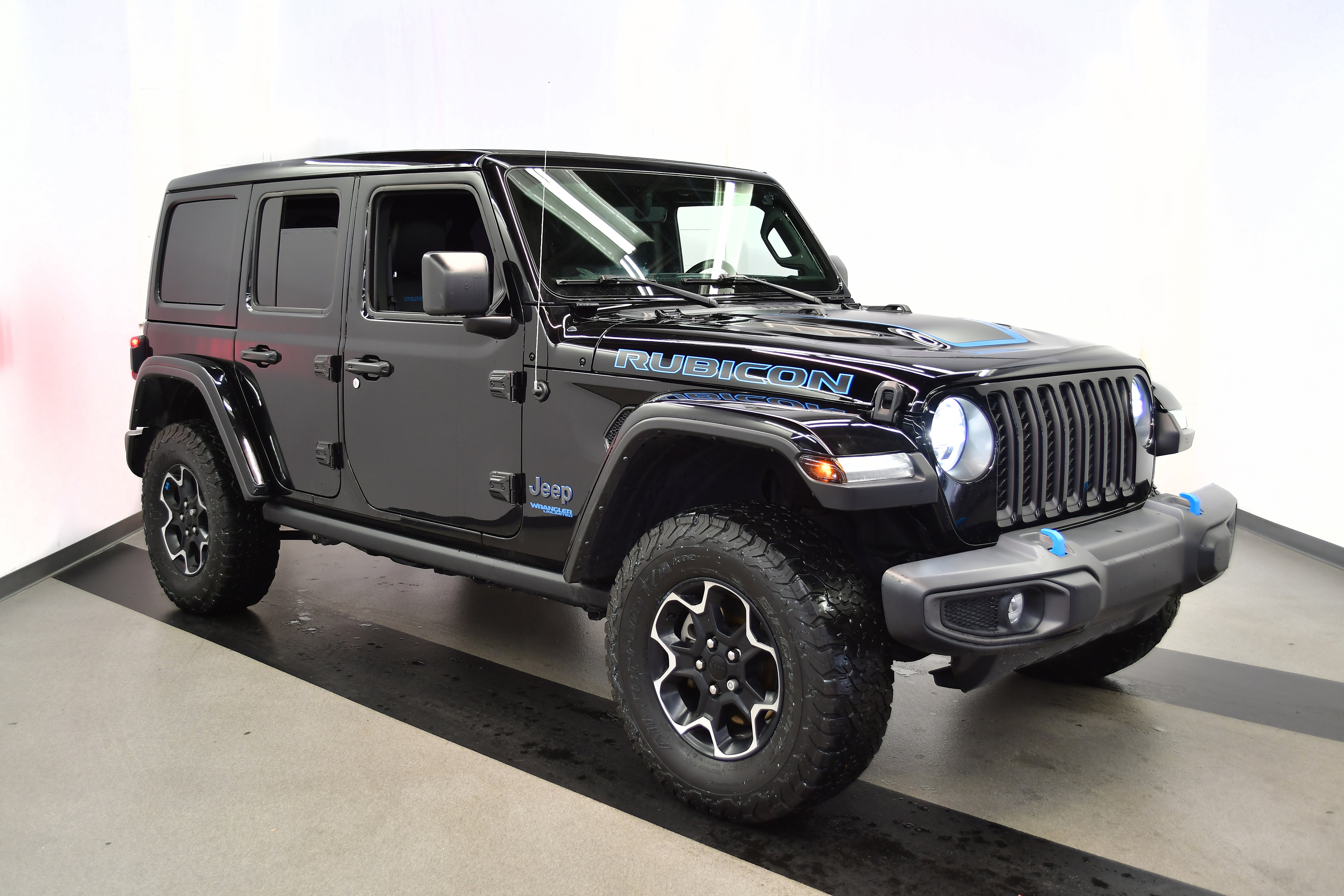 Used 2022 Jeep Wrangler Unlimited Rubicon 4xe w/ Cold Weather Group image 3