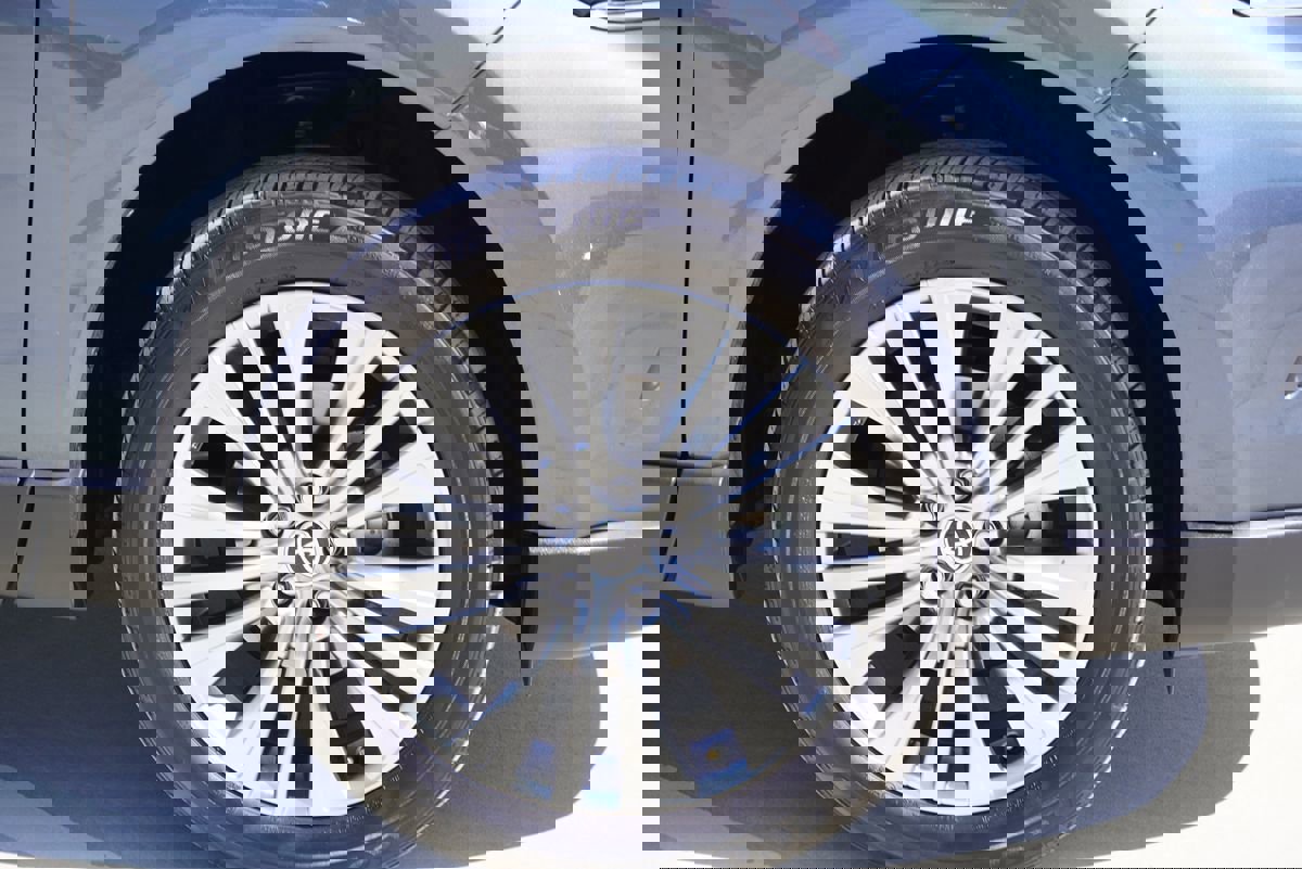 Used 2023 Toyota Venza XLE AWD/4WD image 8