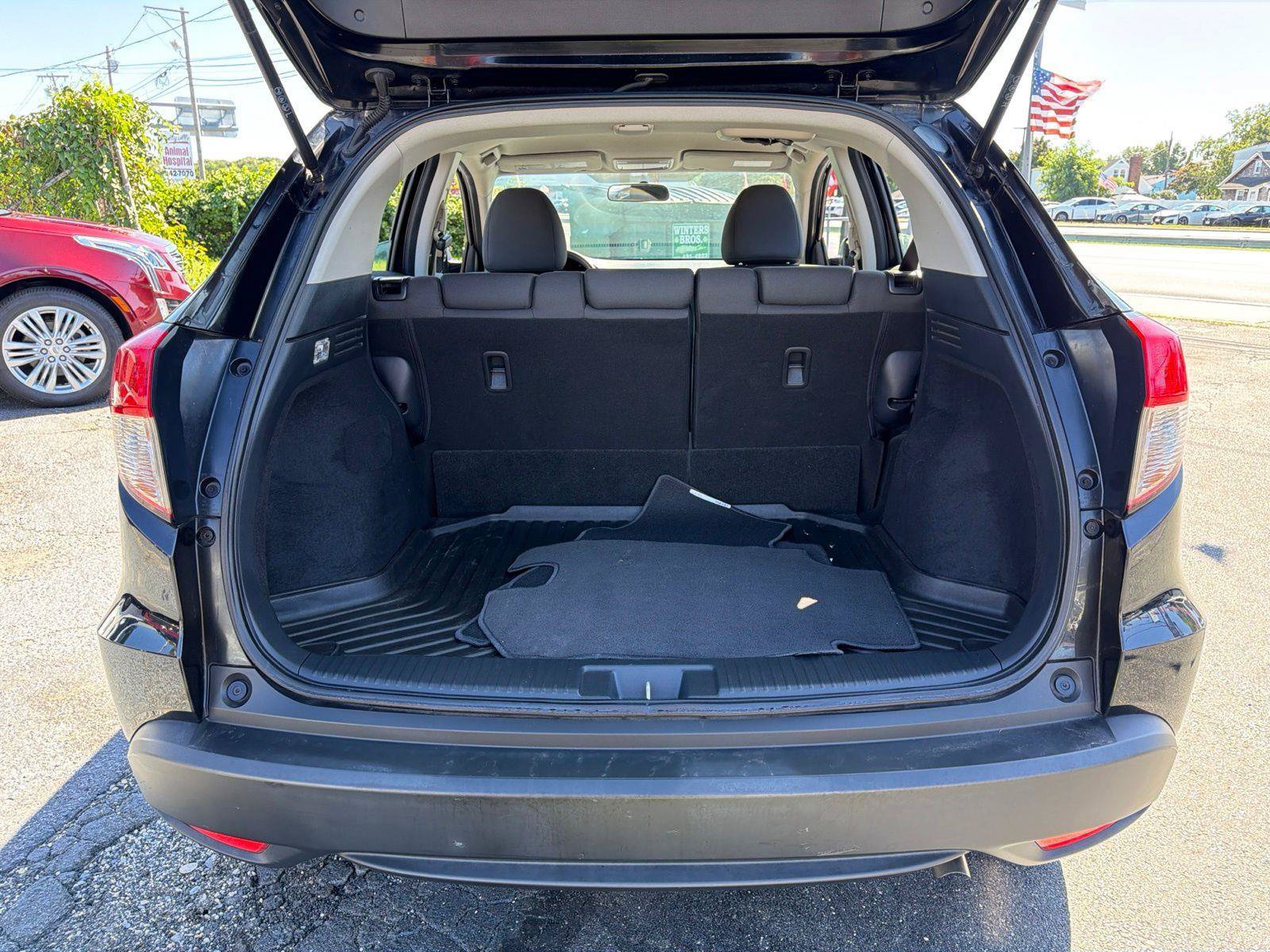 Used 2021 Honda HR-V LX image 11