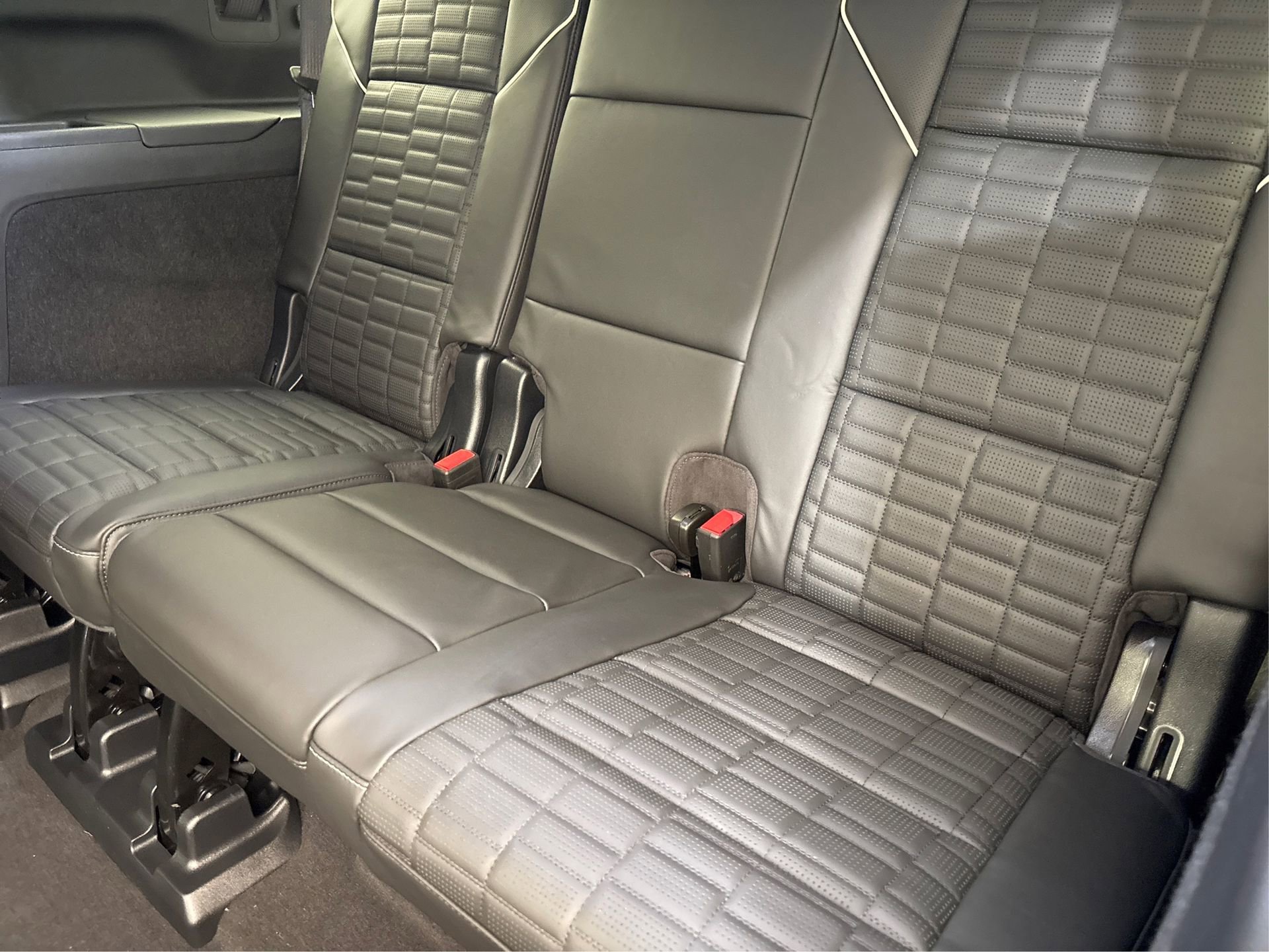 New 2025 Cadillac Escalade ESV Sport Platinum AWD/4WD image 12
