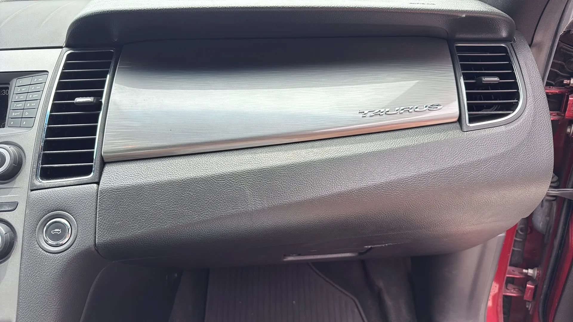 Used 2017 Ford Taurus SEL FWD image 24