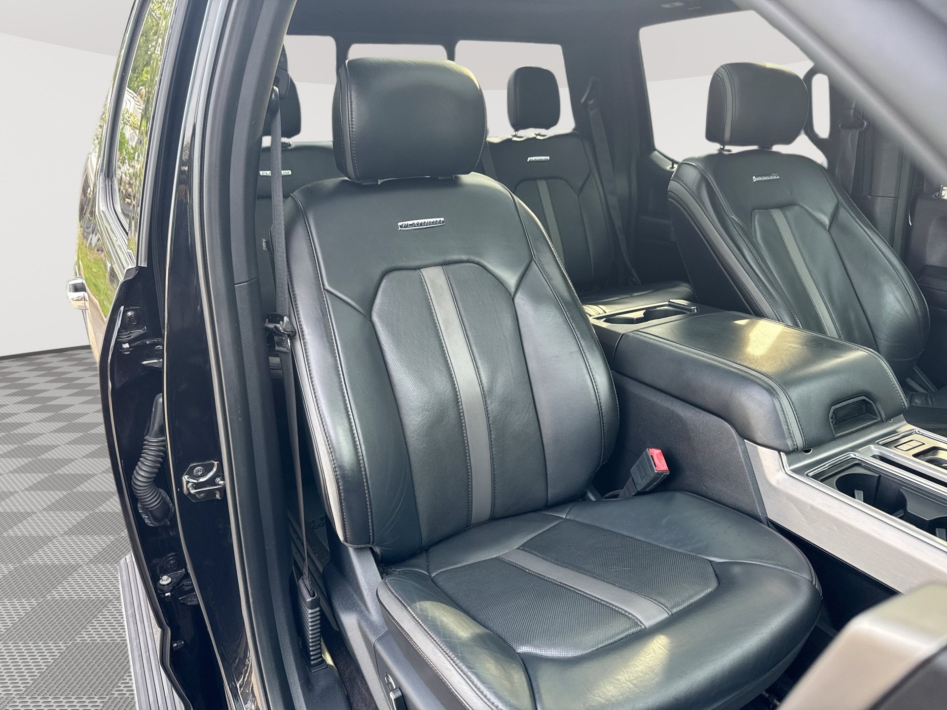 Used 2020 Ford F150 Platinum w/ Equipment Group 701A Luxury AWD/4WD image 28