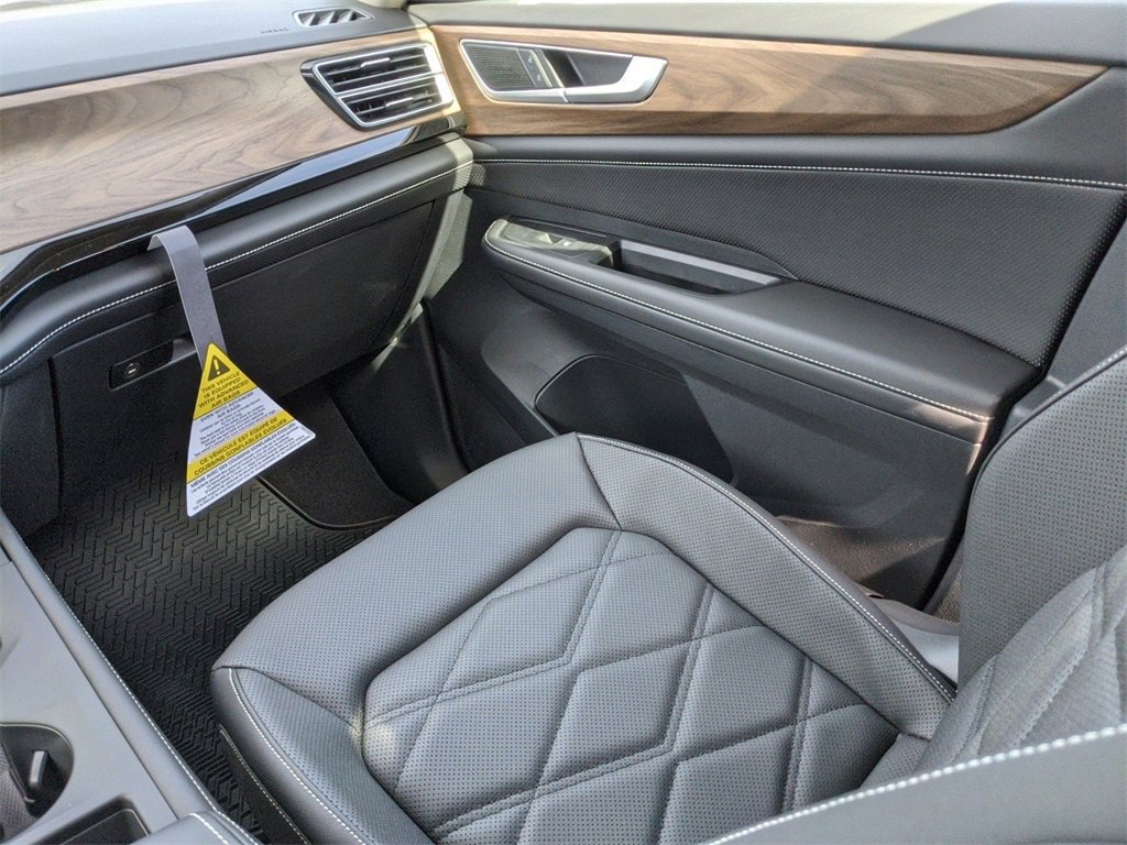 Used 2025 Volkswagen Atlas SE image 23