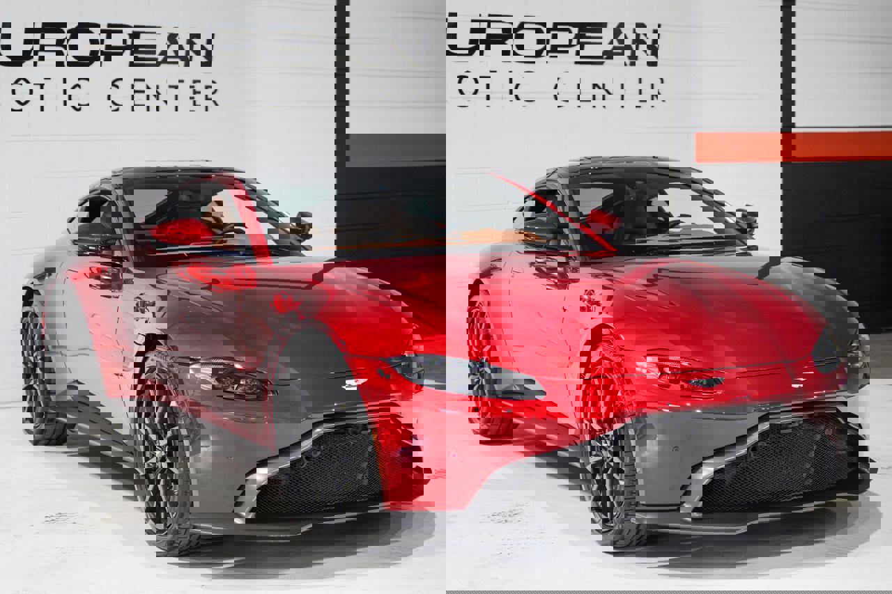 Used 2020 Aston Martin V8 Vantage Coupe image 28