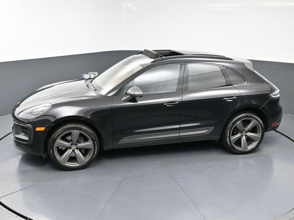 Used 2023 Porsche Macan Turbo image 50