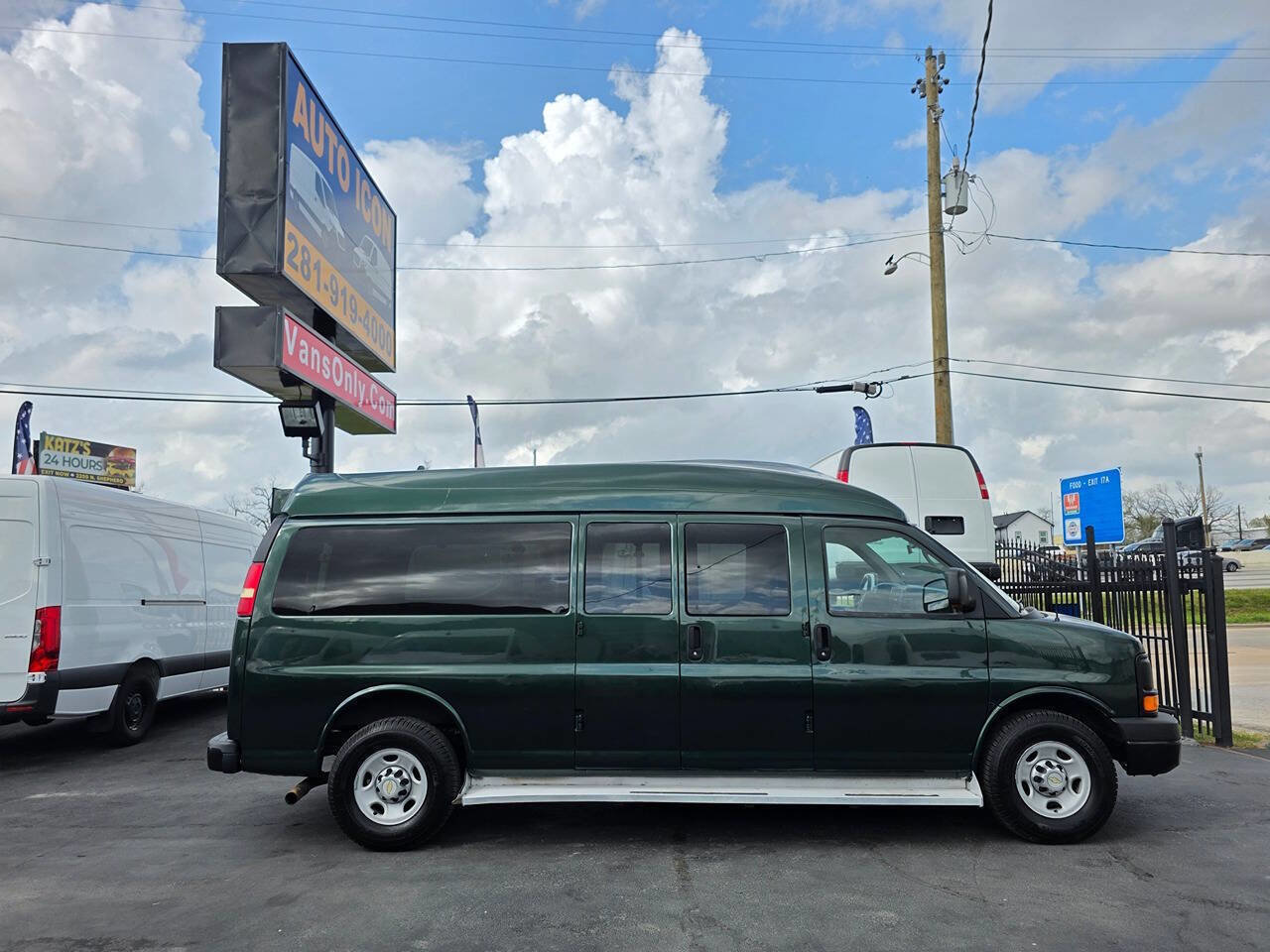 Used 2011 Chevrolet Express 3500 LS image 4