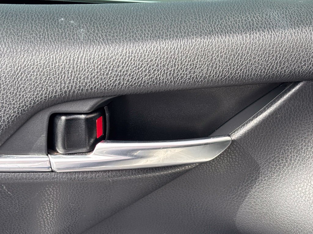 Used 2020 Toyota Camry LE FWD image 8