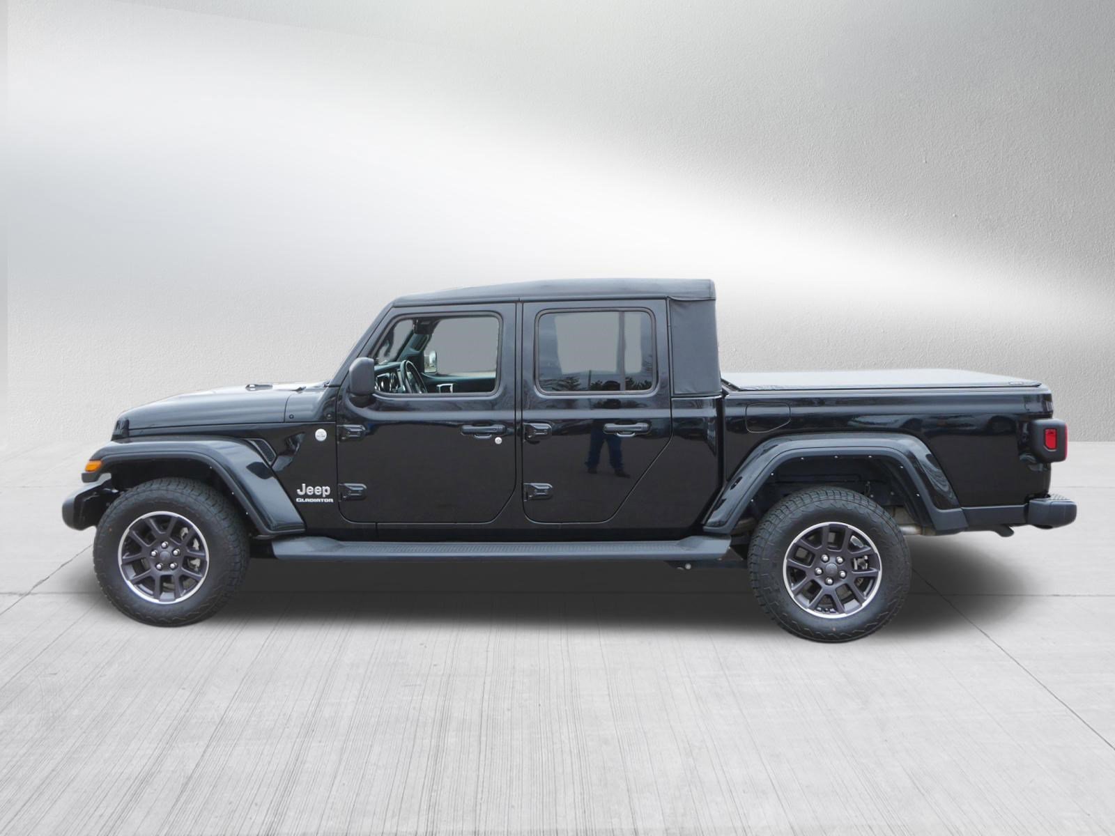 Used 2022 Jeep Gladiator Overland w/ Cold Weather Group image 4